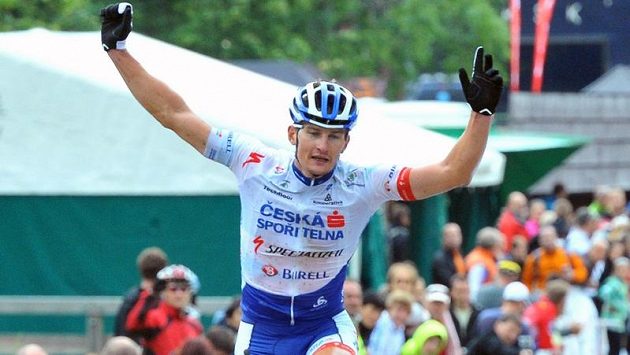 Cyklista Pavel Boudný se raduje v cíli z vítězství v Mistrovství ČR v cross country horských kol. Cyklista Pavel Boudný se raduje v cíli z vítězství v Mistrovství ČR v cross country horských kol.