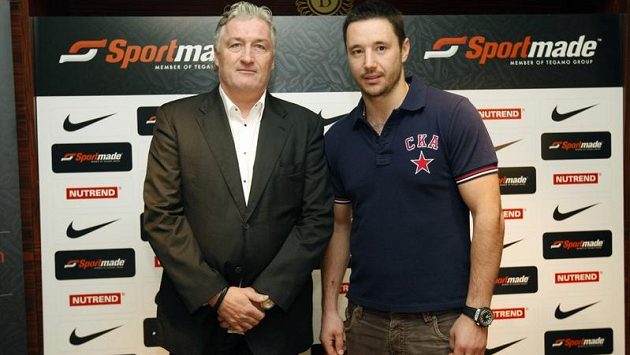 Ilju Kovalčuka (vpravo) v Petrohradu minulou sezónu trénoval také český kouč Miloš Říha. Ilju Kovalčuka (vpravo) v Petrohradu minulou sezónu trénoval také český kouč Miloš Říha.