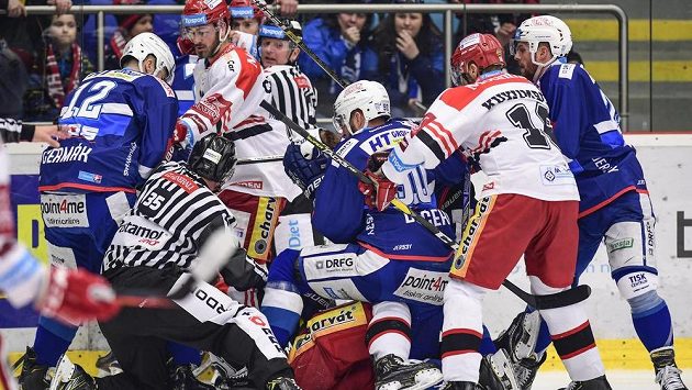 Čtvrtfinále je minulostí, začíná boj o finále hokejové Tipsport extraligy. Čtvrtfinále je minulostí, začíná boj o finále hokejové Tipsport extraligy.