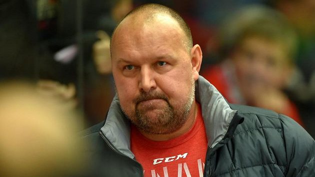 Trenér Pardubic Ladislav Lubina. Trenér Pardubic Ladislav Lubina.