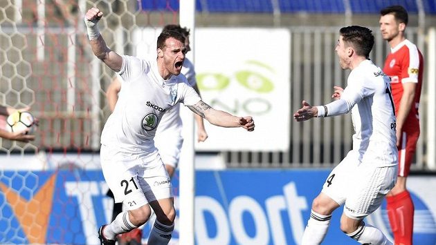 Lukáš Pauschek z Mladé Boleslavi se raduje z gólu. Lukáš Pauschek z Mladé Boleslavi se raduje z gólu.