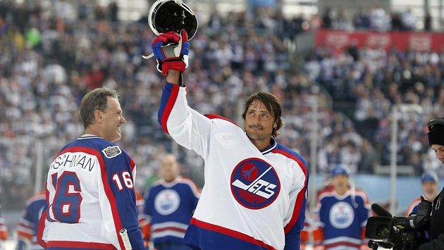 Teemu Selänne v dresu jets zdraví fanoušky Teemu Selänne v dresu jets zdraví fanoušky
