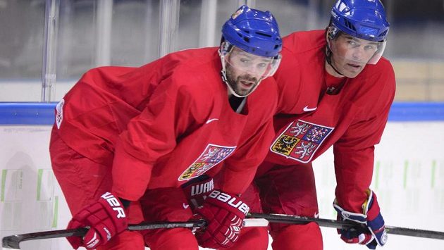 Jakub Klepiš (vlevo) a Jaromír Jágr už spolu odehráli spoustu zápasů, takže teď už jen potřebují oprášit staré návyky. Jakub Klepiš (vlevo) a Jaromír Jágr už spolu odehráli spoustu zápasů, takže teď už jen potřebují oprášit staré návyky.