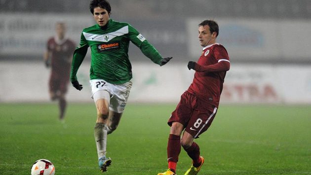 Marek Matějovský ze Sparty (vlevo) a Vojtěch Kubista z Jablonce během utkání 16. kola Gambrinus v Jablonci nad Nisou. Marek Matějovský ze Sparty (vlevo) a Vojtěch Kubista z Jablonce během utkání 16. kola Gambrinus v Jablonci nad Nisou.
