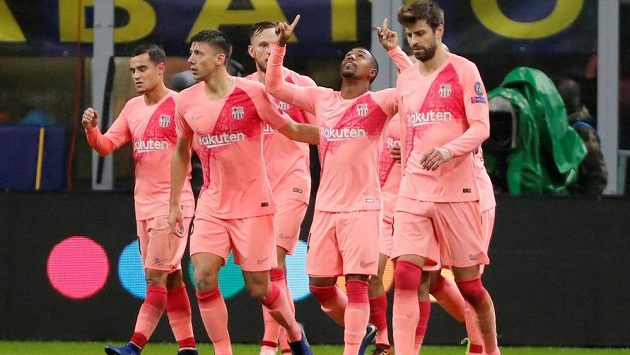 Fotbalisté Barcelony se radují Fotbalisté Barcelony se radují