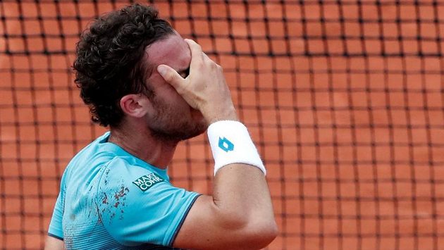 Marco Cecchinato nemůže uvěřit, že postoupil do semifinále French Open. Marco Cecchinato nemůže uvěřit, že postoupil do semifinále French Open.