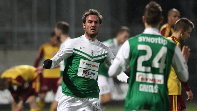 Jablonecký útočník Martin Doležal (vlevo) se raduje se spoluhráčem Jánem Gregušem z gólu proti Dukle v odvetném duelu čtvrtfinále MOL Cupu. Jablonecký útočník Martin Doležal (vlevo) se raduje se spoluhráčem Jánem Gregušem z gólu proti Dukle v odvetném duelu čtvrtfinále MOL Cupu.