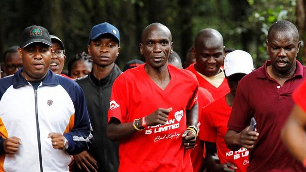 Keňský maratonec Eliud Kipchoge je podruhé za sebou nejlepším světovým atletem roku. Keňský maratonec Eliud Kipchoge je podruhé za sebou nejlepším světovým atletem roku.