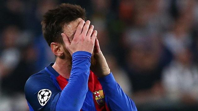 Barcelonský Lionel Messi neskrýval během čtvrtfinále Ligy mistrů na hřišti Juventusu zklamání. Barcelonský Lionel Messi neskrýval během čtvrtfinále Ligy mistrů na hřišti Juventusu zklamání.