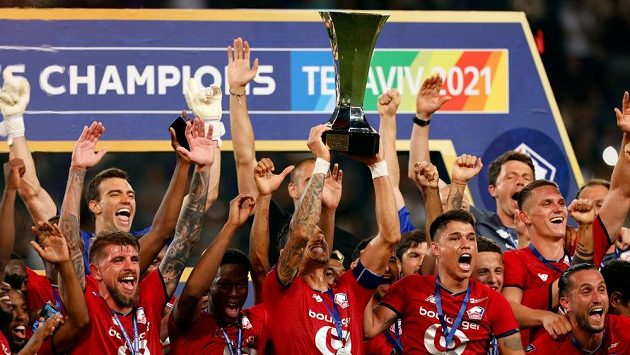 Fotbalisté Lille slaví zisk francouzského Superpoháru. Fotbalisté Lille slaví zisk francouzského Superpoháru.