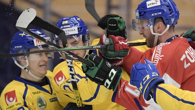 Radim Zohorna (vpravo) a Švédové Tom Nilsson (43) a Johan Sundström (26). Radim Zohorna (vpravo) a Švédové Tom Nilsson (43) a Johan Sundström (26).