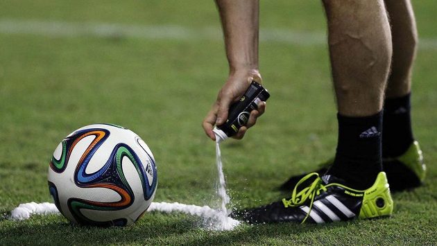 Rozhodčí se připravují na start mistrovství světa v Brazílii. Rozhodčí se připravují na start mistrovství světa v Brazílii.