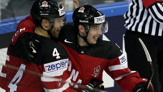Kanaďané Matt Duchene (vpravo) a Taylor Hall se radují ze vstřeleného gólu. Kanaďané Matt Duchene (vpravo) a Taylor Hall se radují ze vstřeleného gólu.