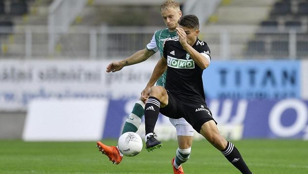 Zleva Jaroslav Zelený z Jablonce a Martin Vlachovský z Karviné. Zleva Jaroslav Zelený z Jablonce a Martin Vlachovský z Karviné.