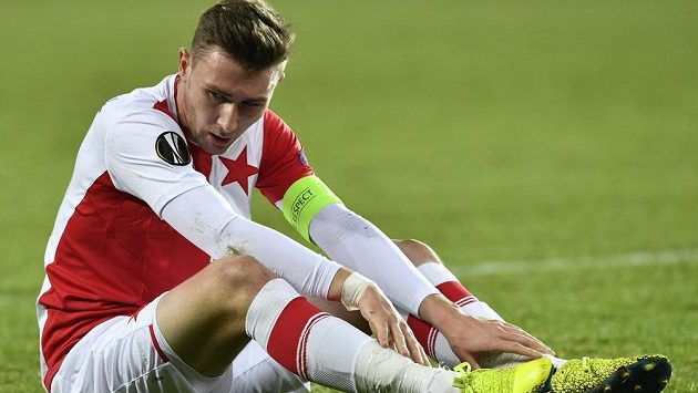 Je konec... Zklamaný Jaromír Zmrhal ze Slavie po vyřazení s Astanou. Je konec... Zklamaný Jaromír Zmrhal ze Slavie po vyřazení s Astanou.
