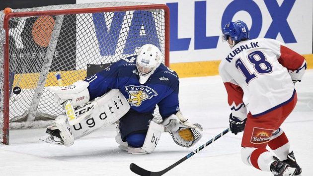 Gól! Český hokejista Dominik Kubalík proměnil v utkání s Finy oba nájezdy a rozhodl o výhře nad výběrem Suomi. Gól! Český hokejista Dominik Kubalík proměnil v utkání s Finy oba nájezdy a rozhodl o výhře nad výběrem Suomi.