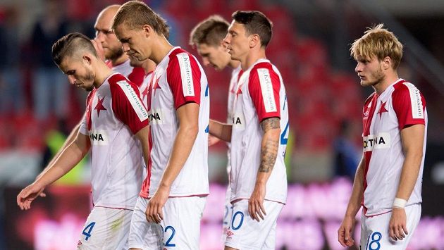 Fotbalisté Slavie (zleva): Radek Voltr, Martin Latka, Tomáš Souček, Milan Škoda, Jiří Bílek a Josef Bazal po utkání s Mladou Boleslaví. Fotbalisté Slavie (zleva): Radek Voltr, Martin Latka, Tomáš Souček, Milan Škoda, Jiří Bílek a Josef Bazal po utkání s Mladou Boleslaví.