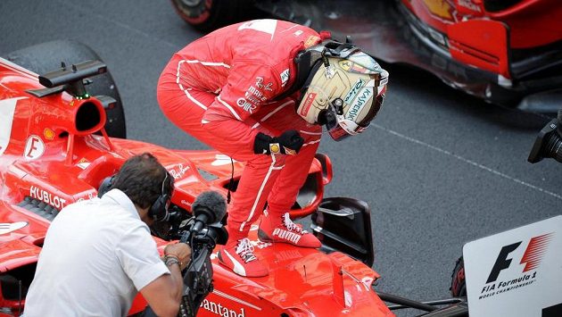 Sebastian Vettel se raduje z triumfu v Monaku. Sebastian Vettel se raduje z triumfu v Monaku.