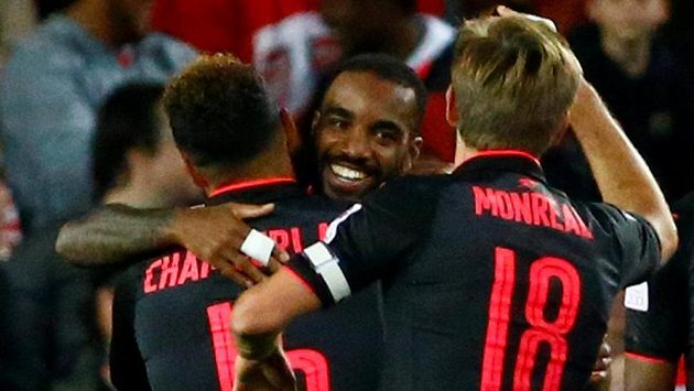 Alexandre Lacazette se v dresu Arsenalu hned trefil... Alexandre Lacazette se v dresu Arsenalu hned trefil...