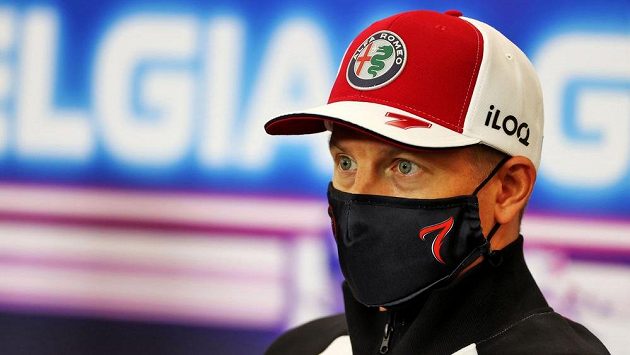 Světový šampion Kimi Räikkönen po sezoně ukončí kariéru. Světový šampion Kimi Räikkönen po sezoně ukončí kariéru.