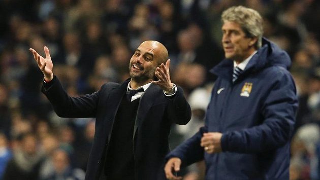 Trenér Bayernu Mnichov Pep Guardiola (vlevo) reaguje na dění na hřišti v utkání s Manchesterem City. Vpravo kouč Manchesteru City Manuel Pellegrini. Trenér Bayernu Mnichov Pep Guardiola (vlevo) reaguje na dění na hřišti v utkání s Manchesterem City. Vpravo kouč Manchesteru City Manuel Pellegrini.