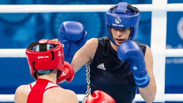 eská boxerka Martina Schmoranzová (vpravo) a Anastasie Beljakovová z Ruska. eská boxerka Martina Schmoranzová (vpravo) a Anastasie Beljakovová z Ruska.