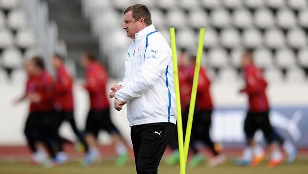 Trenér Pavel Vrba během tréninku české fotbalové reprezentace před utkáním s Norskem. Trenér Pavel Vrba během tréninku české fotbalové reprezentace před utkáním s Norskem.