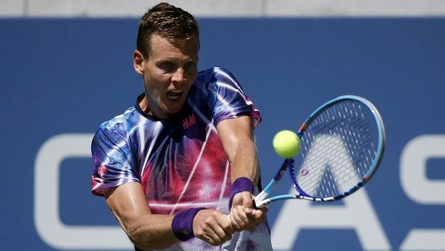 Tomáš Berdych hraje první zápas s Jiřím Veselým na okruhu ATP. Tomáš Berdych hraje první zápas s Jiřím Veselým na okruhu ATP.