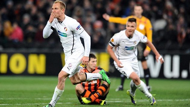 Daniel Kolář oslavuje první gól během utkání osmifinále Evropské ligy proti Šachtaru Doněck. Daniel Kolář oslavuje první gól během utkání osmifinále Evropské ligy proti Šachtaru Doněck.