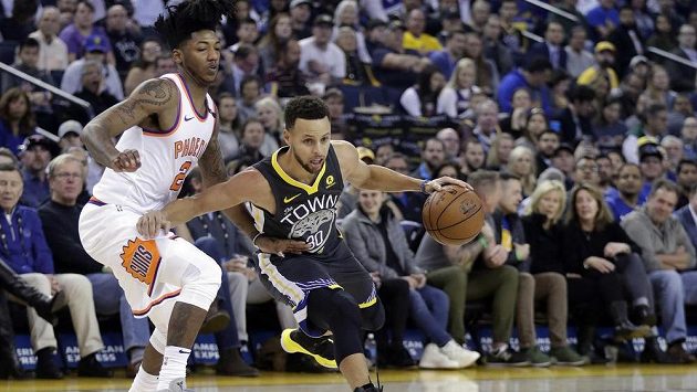 Největší hvězda Golden State Stephen Curry v akci. Největší hvězda Golden State Stephen Curry v akci.