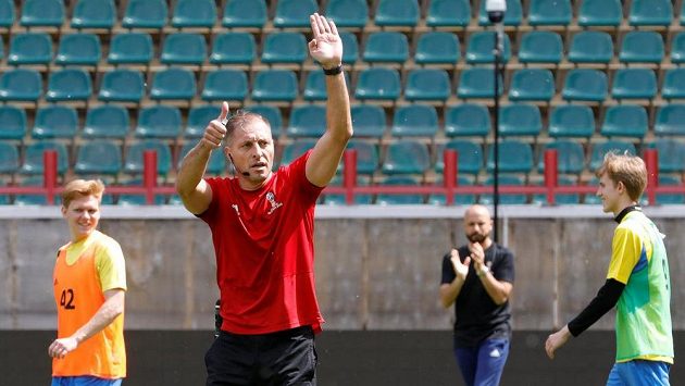 Argentinský rozhodčí Nestor Pitana při tréninku v Moskvě. Argentinský rozhodčí Nestor Pitana při tréninku v Moskvě.