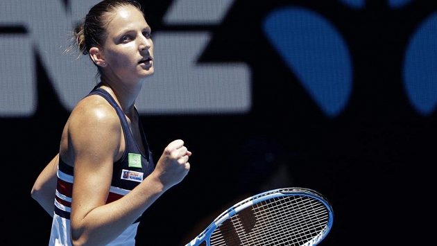 Vítězný vstup do Australian Open má za sebou šestá nasazená Karolína Plíšková. Česká tenistka porazila na centrálním dvorci Veronicu Cepedeovou z Paraguaye 6:3 a 6:4. Vítězný vstup do Australian Open má za sebou šestá nasazená Karolína Plíšková. Česká tenistka porazila na centrálním dvorci Veronicu Cepedeovou z Paraguaye 6:3 a 6:4.