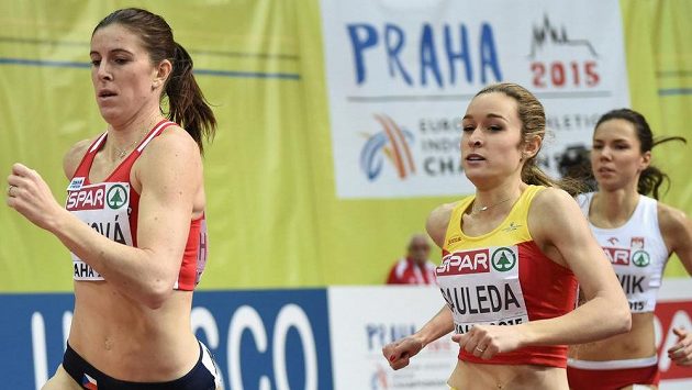 Zuazana Hejnová (vlevo) při kvalifikačním rozběhu závodu na 800 metrů. Zuazana Hejnová (vlevo) při kvalifikačním rozběhu závodu na 800 metrů.