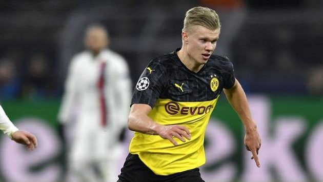 Dortmundský Erling Braut Haaland v akci během zápasu Ligy mistrů s PSG. Dortmundský Erling Braut Haaland v akci během zápasu Ligy mistrů s PSG.