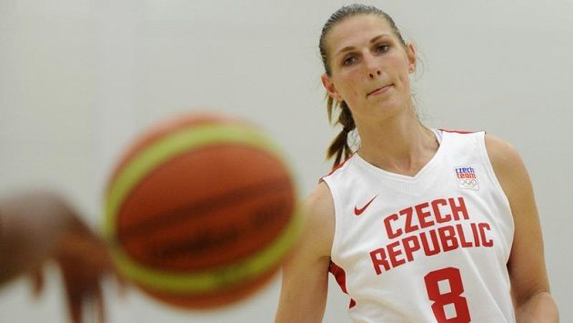 Basketbalistka Ilona Burgrová v přípravném utkání proti Kanadě Basketbalistka Ilona Burgrová v přípravném utkání proti Kanadě