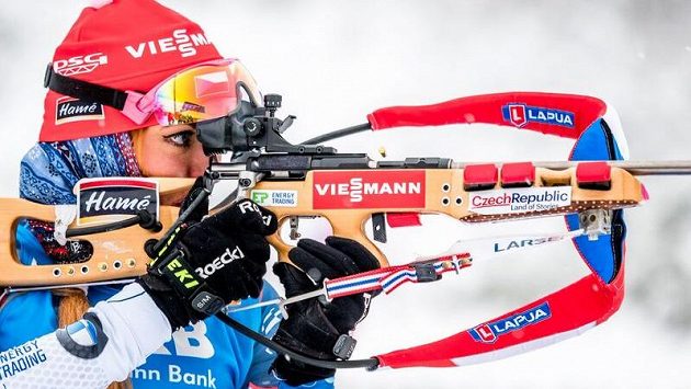 Gabriela Koukalová na střelnici při stíhacím závodu SP v Oberhofu. Gabriela Koukalová na střelnici při stíhacím závodu SP v Oberhofu.