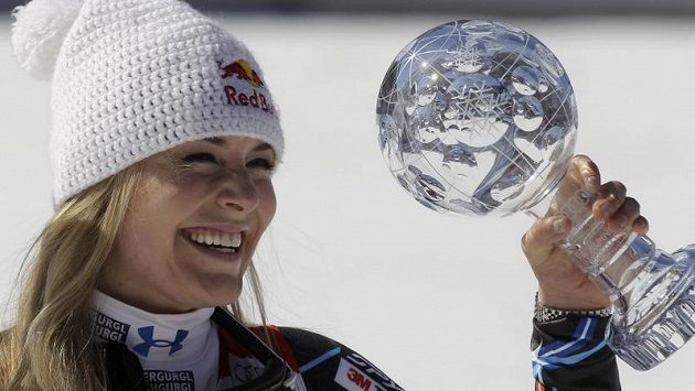Lindsey Vonnová s glóbem za vítězství ve Světovém poháru. Lindsey Vonnová s glóbem za vítězství ve Světovém poháru.