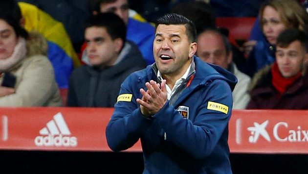 Kouč Rumunů Cosmin Contra při zápase se Španěly. Kouč Rumunů Cosmin Contra při zápase se Španěly.