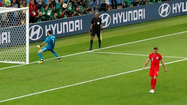 Jordan Henderson (vpravo) neuspěl při své penaltě v osmifinále MS proti Kolumbii. Angličané i přesto nakonec slavili postup. Jordan Henderson (vpravo) neuspěl při své penaltě v osmifinále MS proti Kolumbii. Angličané i přesto nakonec slavili postup.
