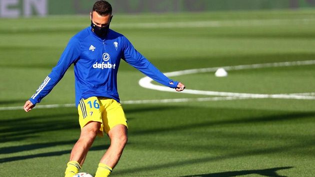 Obránce Cádizu Juan Cala důrazně popřel, že by v nedělním utkání španělské fotbalové ligy rasisticky urazil Mouctara Diakhabyho z Valencie Obránce Cádizu Juan Cala důrazně popřel, že by v nedělním utkání španělské fotbalové ligy rasisticky urazil Mouctara Diakhabyho z Valencie