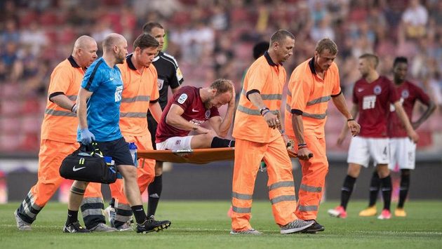 Další komplikace pro fotbalovou Spartu - zraněný stoper Semih Kaya nedohrál derby s Bohemians. Další komplikace pro fotbalovou Spartu - zraněný stoper Semih Kaya nedohrál derby s Bohemians.