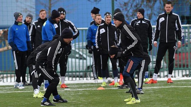 Fotbalisté prvoligového klubu SK Sigma Olomouc na prvním tréninku v novém roce. Fotbalisté prvoligového klubu SK Sigma Olomouc na prvním tréninku v novém roce.