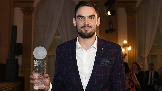 Nejlepším českým basketbalistou sezony se stejně jako loni a celkově popáté v kariéře stal Tomáš Satoranský. Nejlepším českým basketbalistou sezony se stejně jako loni a celkově popáté v kariéře stal Tomáš Satoranský.