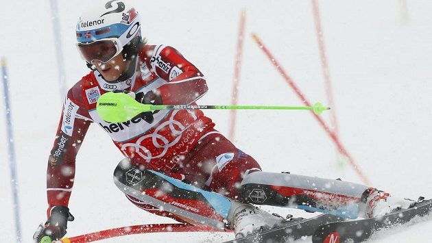 Norský lyžař Henrik Kristoffersen na trati v Adelbodenu. Norský lyžař Henrik Kristoffersen na trati v Adelbodenu.