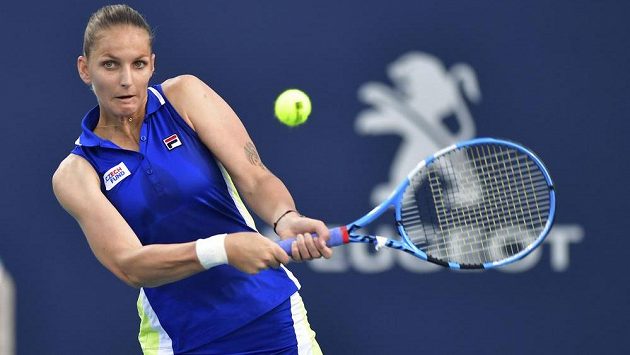 Tenistka Karolína Plíšková slaví v Miami další výhru. Tentokrát porazila Alize Cornetovou z Francie. Tenistka Karolína Plíšková slaví v Miami další výhru. Tentokrát porazila Alize Cornetovou z Francie.
