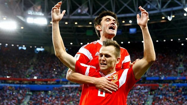 Fotbalisté Ruska jsou po výhře nad Egyptem krůček od postupu ze skupiny. Fotbalisté Ruska jsou po výhře nad Egyptem krůček od postupu ze skupiny.