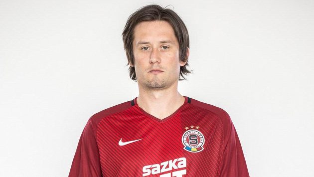 Tomáš Rosický v novém dresu Sparty Praha pro sezónu 2017/2018. Tomáš Rosický v novém dresu Sparty Praha pro sezónu 2017/2018.