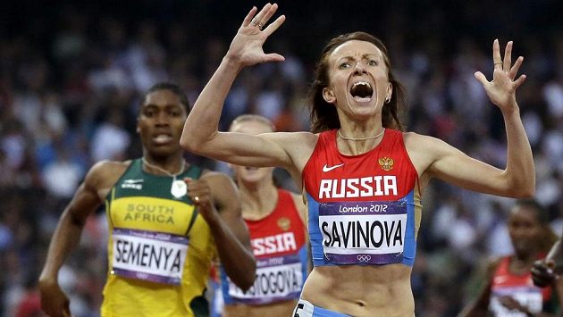 Zlatá půlkařka z OH v Londýně Maria Savinovová z Ruska. Za ní dobíhá do cíle druhá Caster Semenyaová. Zlatá půlkařka z OH v Londýně Maria Savinovová z Ruska. Za ní dobíhá do cíle druhá Caster Semenyaová.