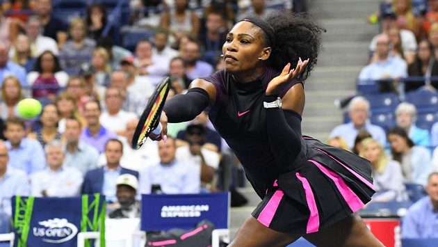 Serena Williamsová ve druhém kole US Open při utkání s další Američankou Vaniou Kingovou. Serena Williamsová ve druhém kole US Open při utkání s další Američankou Vaniou Kingovou.