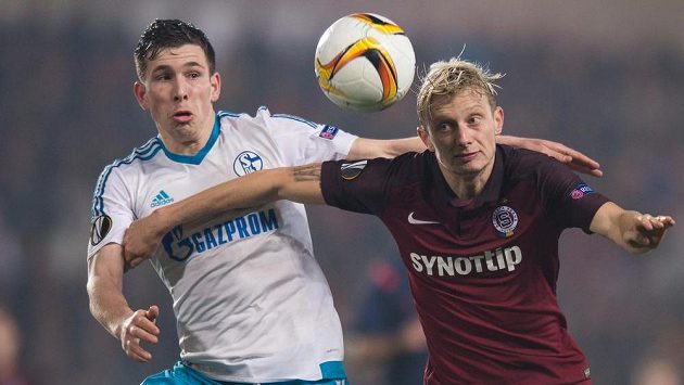 Se Schalke Ladislav Krejčí (vpravo) a spol. dvakrát remizovali. Dortmund je ještě větší kalibr... Se Schalke Ladislav Krejčí (vpravo) a spol. dvakrát remizovali. Dortmund je ještě větší kalibr...
